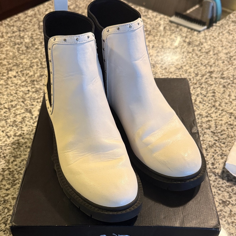 Coach Lory White Leather Booties Ankle Boots Size 8B - GUC - Picture 4 of 10